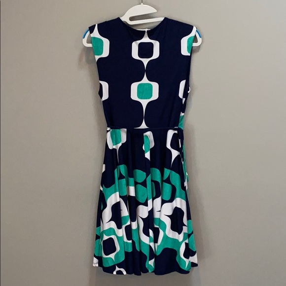 Sleeveless Tie Wrap Dress w/Pockets - Picture 3 of 5